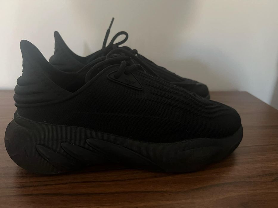 Adidas de culoare negru,marmea 40 , marca Adidas