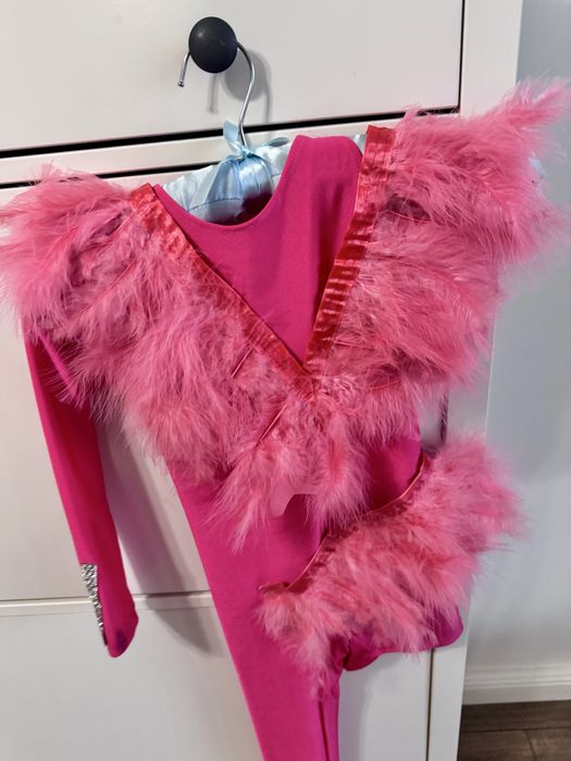 Costum dans - marime 8 ani