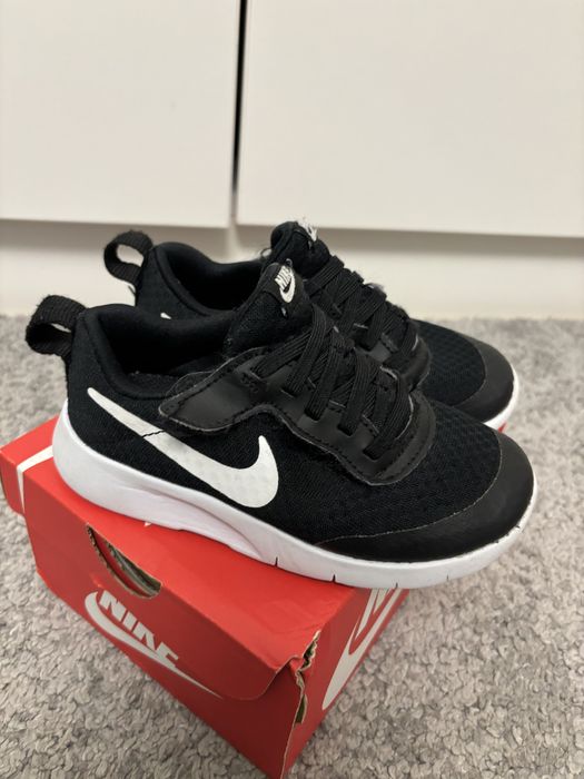 Adidasi Nike marimea 28