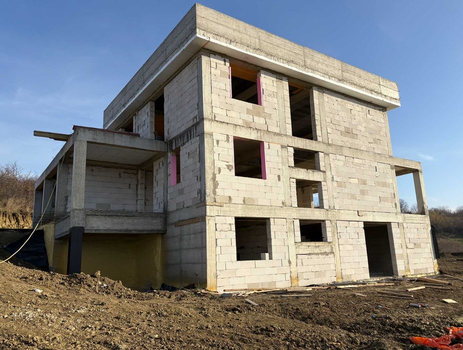 Firma de constructii Executam case la Rosu, Garduri, Dulgherie Zidarie