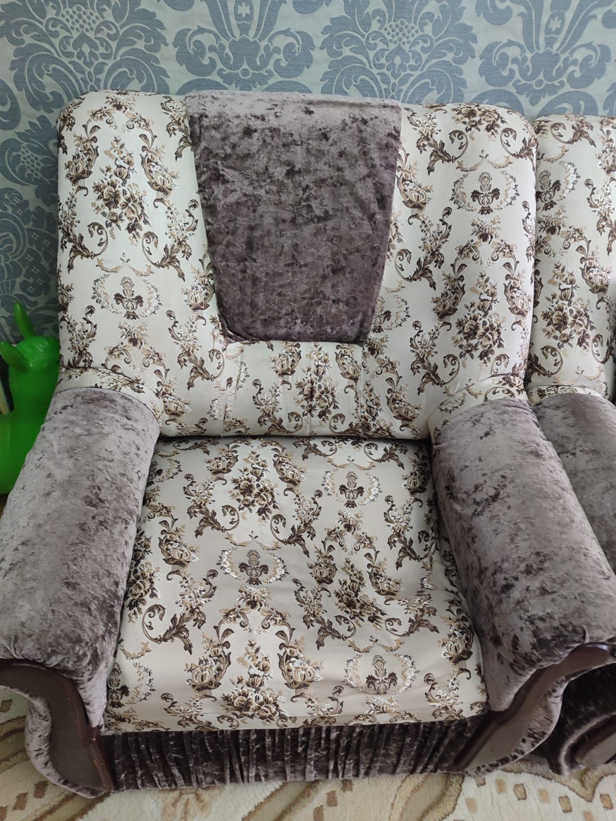 Продам диван с креслом