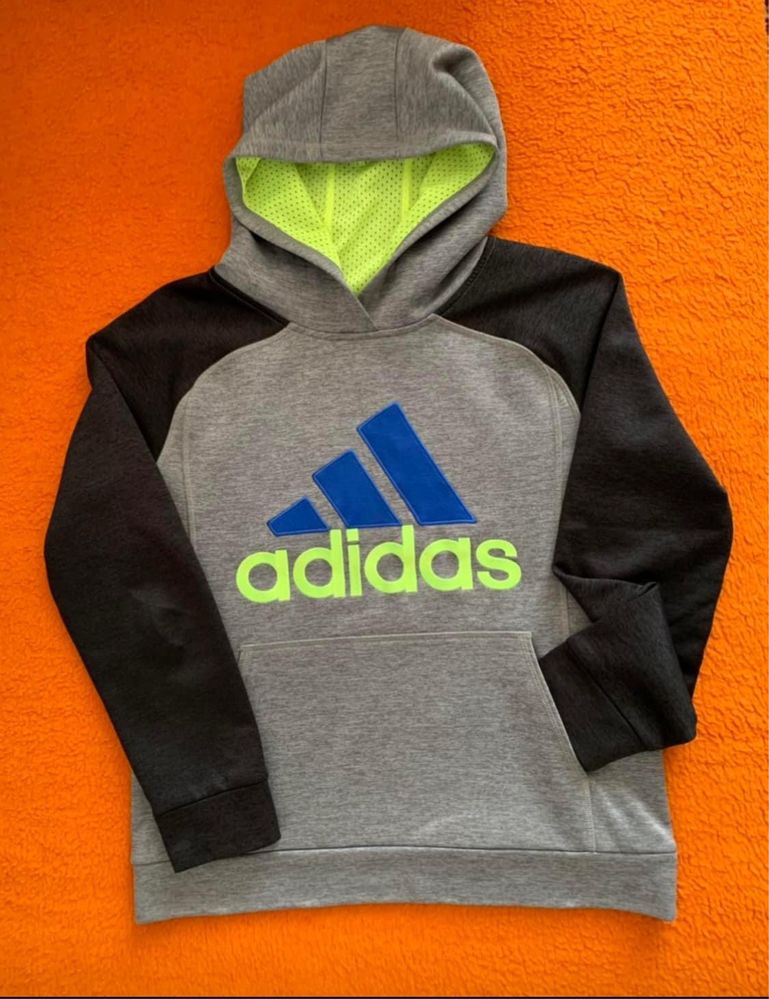 Оригинален суитчър Adidas и GAP за ръст 164