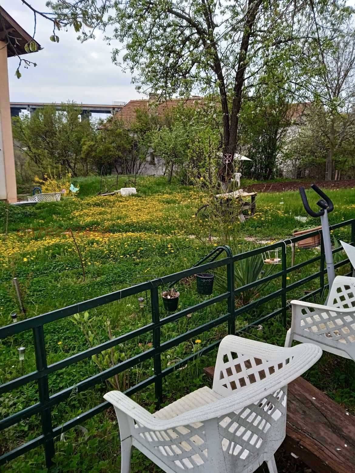 Продавам къща в близост до София