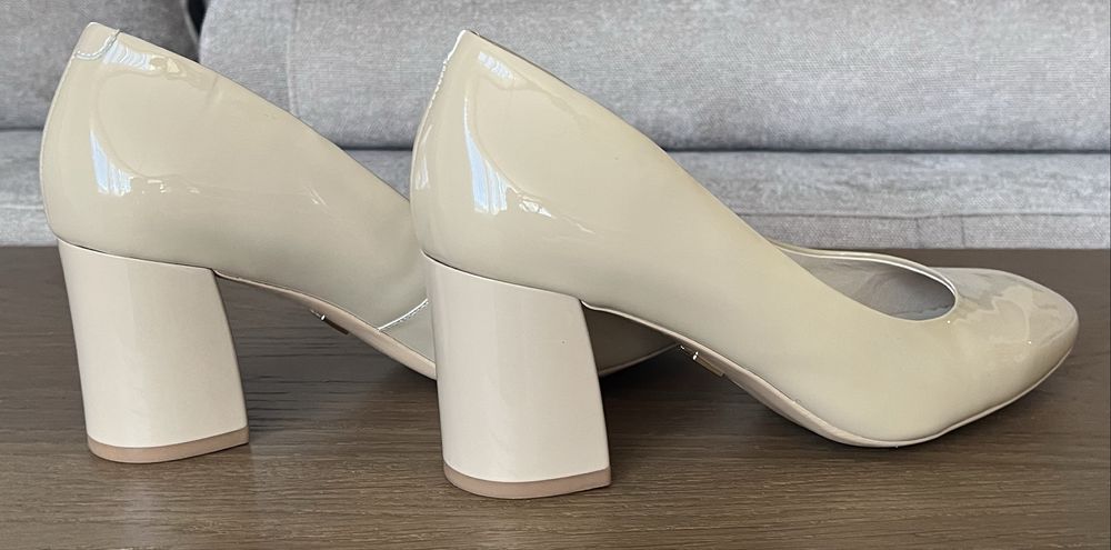 Обувки на ток лачена естествена кожа