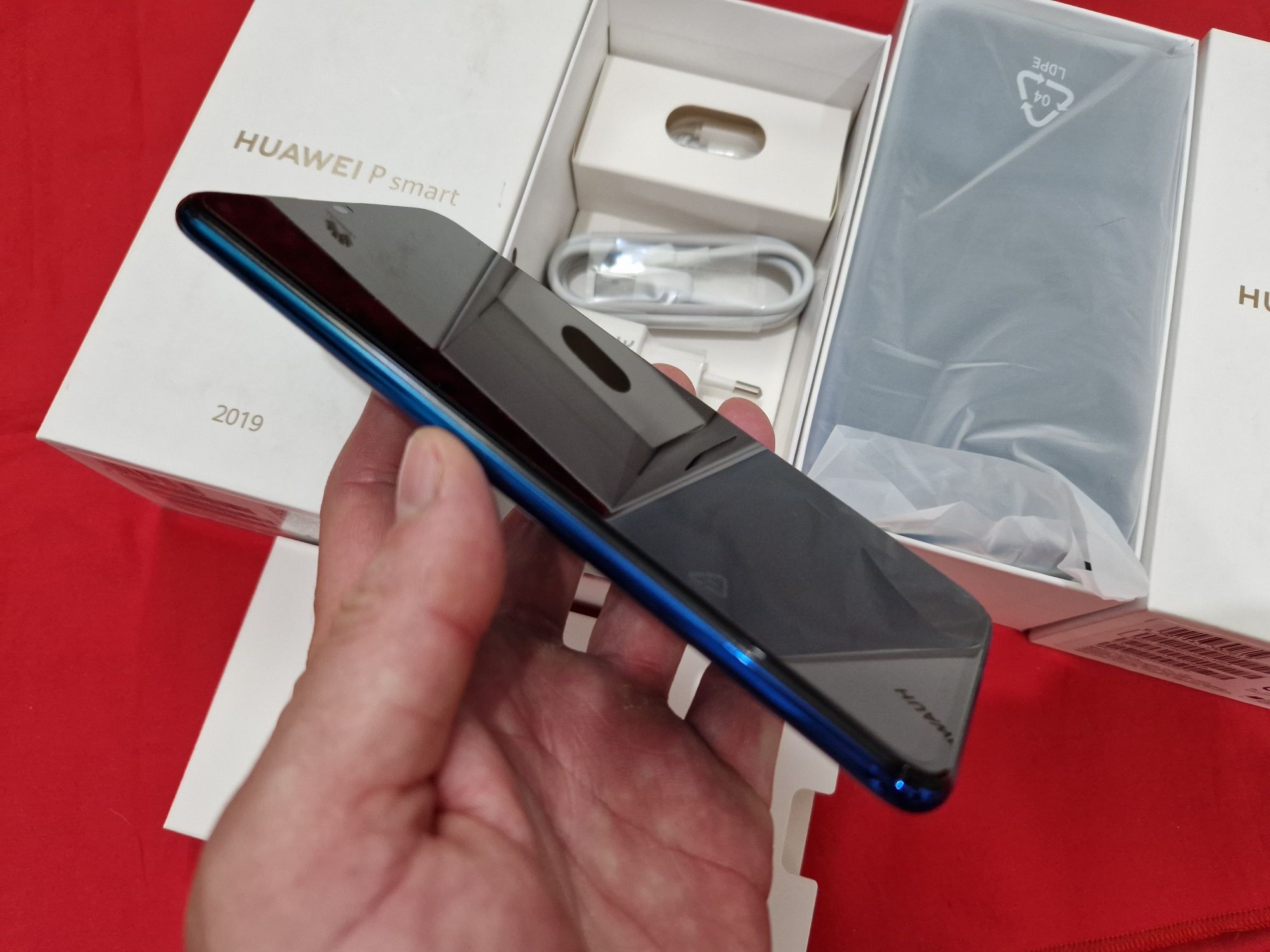 -Huawei P Smart 2019, Nou, Nefolosit, 64Gb, 4Ram, 0 cicluri incarcare,