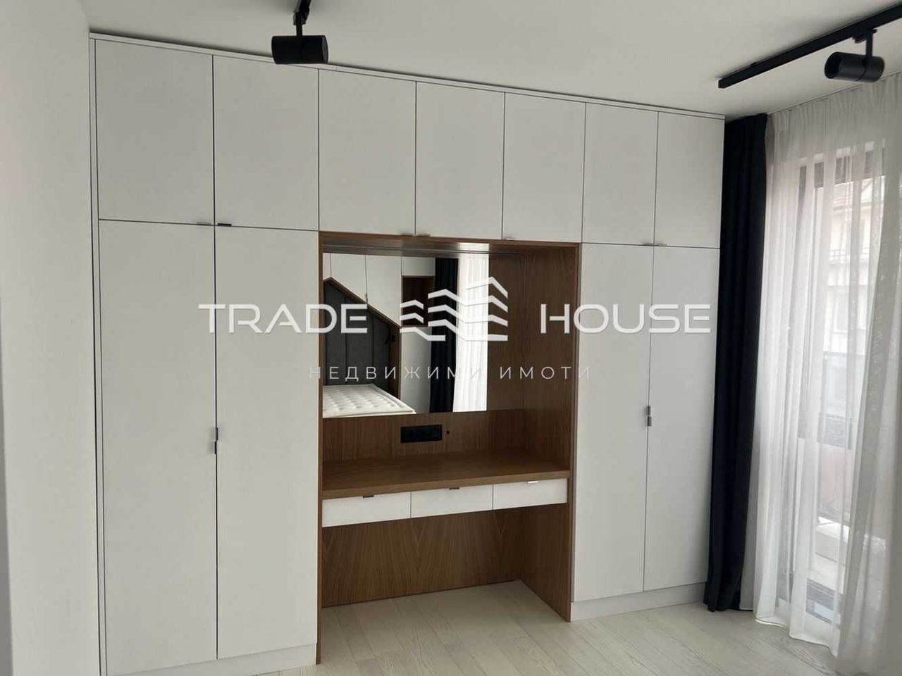 Дава се под наем Тристаен апартамент в Пловдив, Кършияка - 115 кв.м за 900 € - Снимка #8