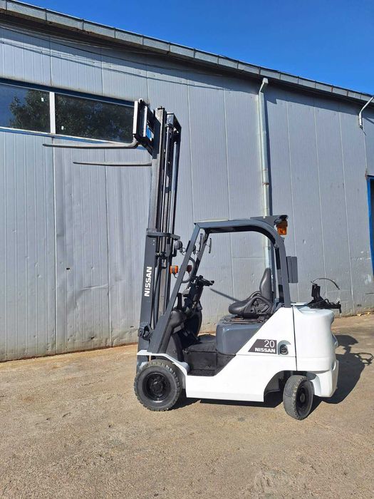 motostivuitor 2 tone stivuitor 2000 kg benzina Nissan an 2019