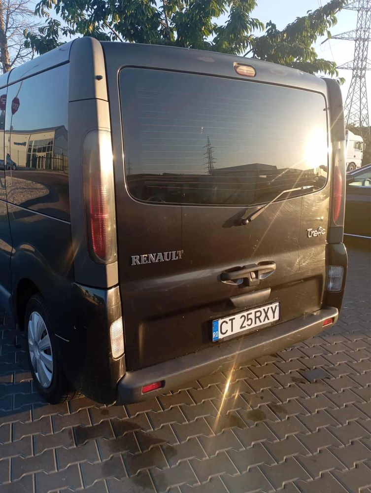 Vând sau schimb renault trafic 8+1
