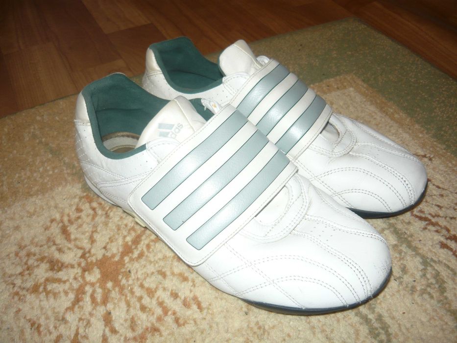 Adidas - маратонки от Англия