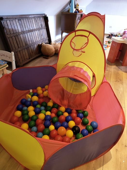 Cort cu piscina cu bile  și tunel copii