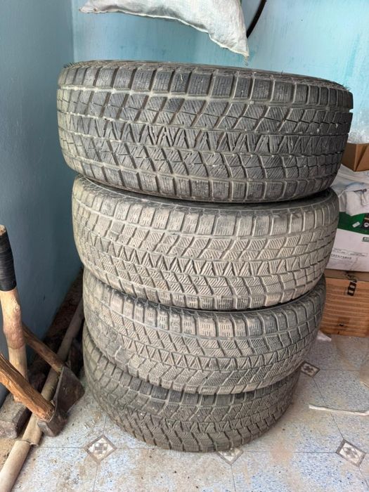 шины 235/55 R18 зимний почти новый