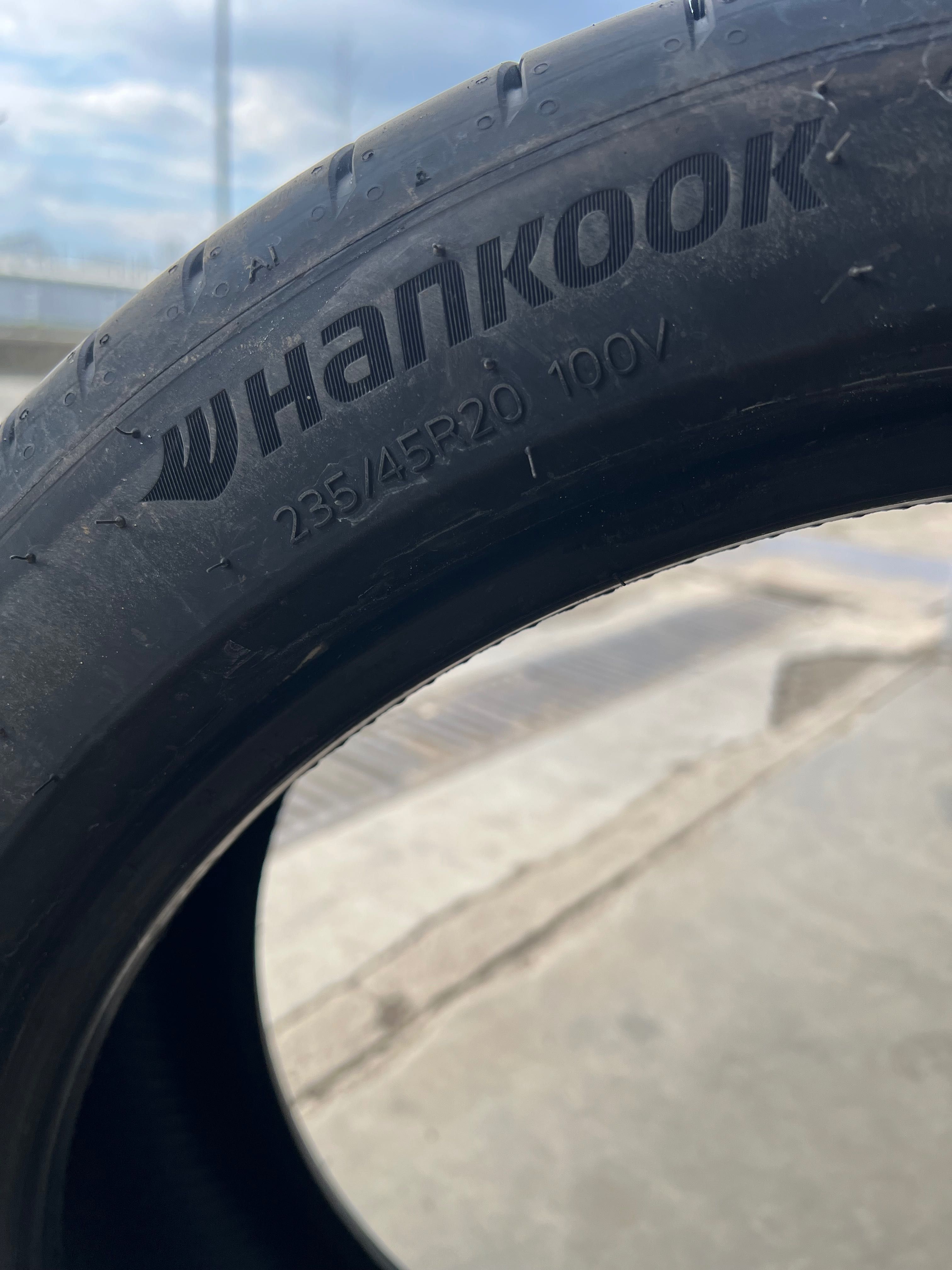 Летни  гуми нови  Hankook нови 235/45/20 EVO /новата шарка/