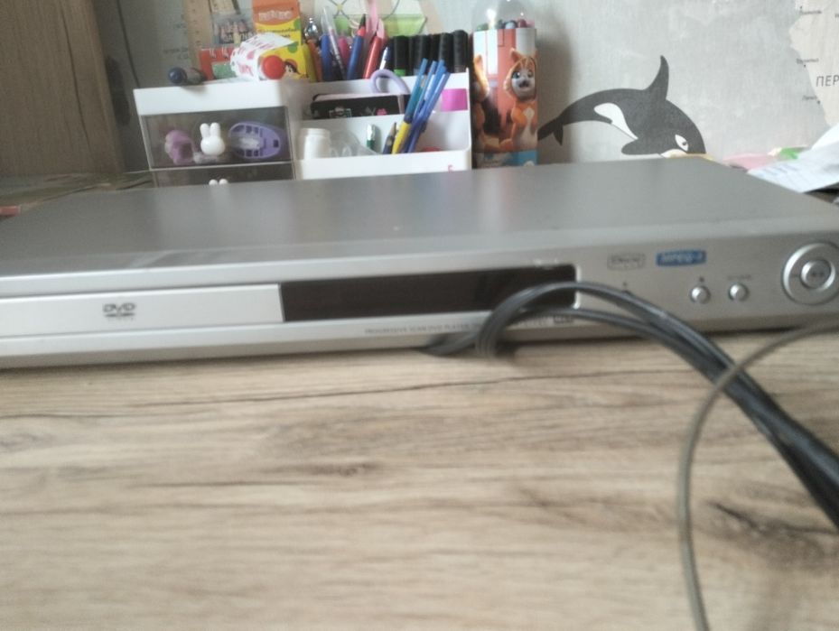 DVD-плеер Samsung . беспроводной маршрутизатор D-Link DSL-2640U.