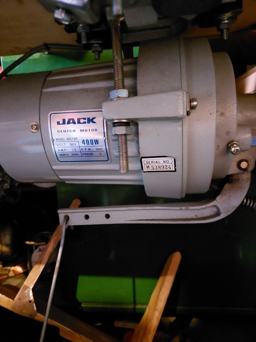 Mașina de cusut industriala marca JACK