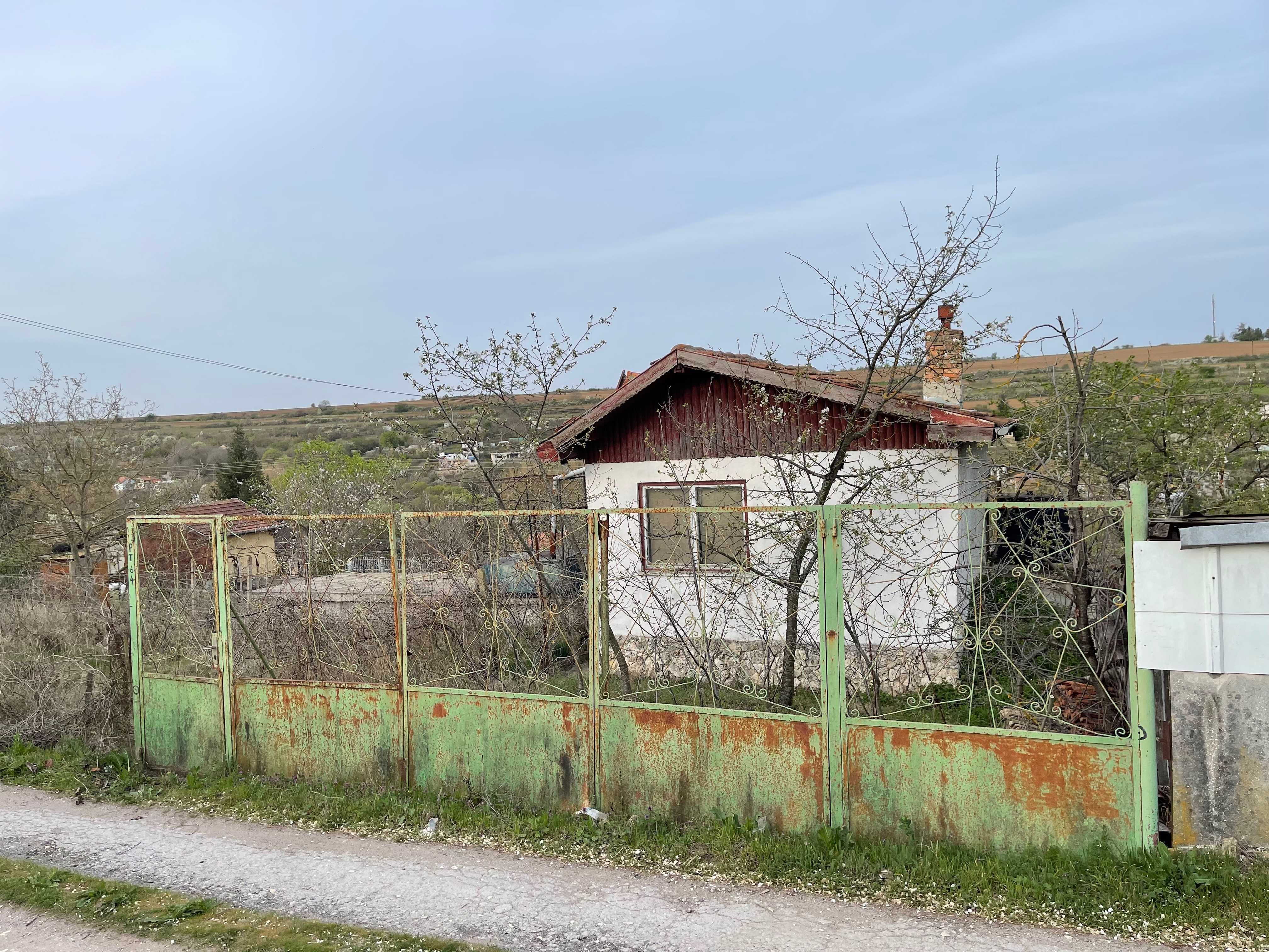 Вила с място във вилната зона на село Константиново