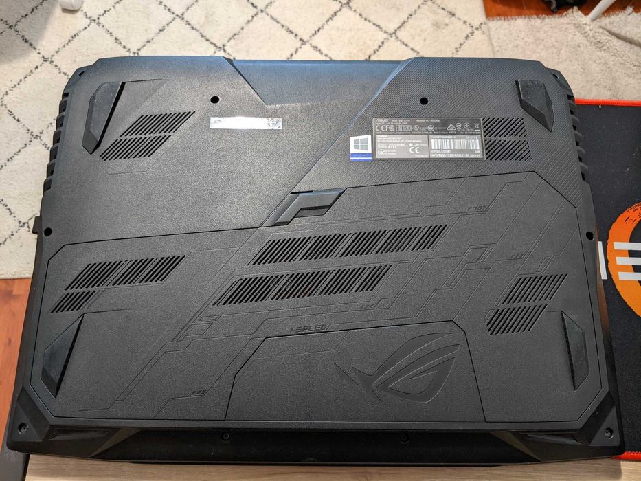 Asus ROG G703VI - GTX 1080, i7 7700HQ, 16GB DDR4, 256gb SSD, 1tb SSHD