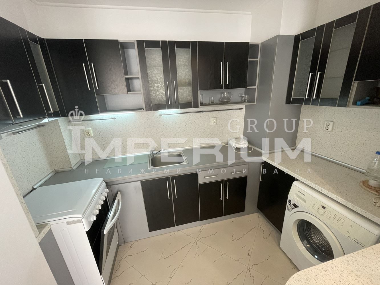ПРОДАВА * Тристаен обзаведен апартамент, БРИЗ гр. Варна