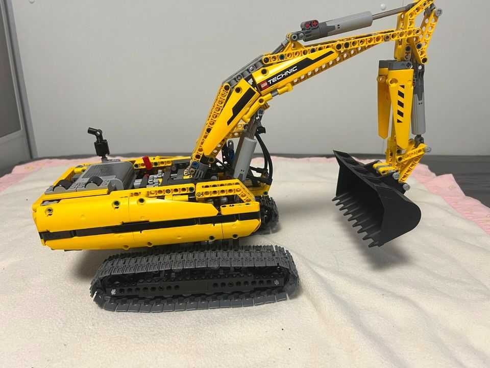 Lego tehnic 8043 - Motorized Excavator