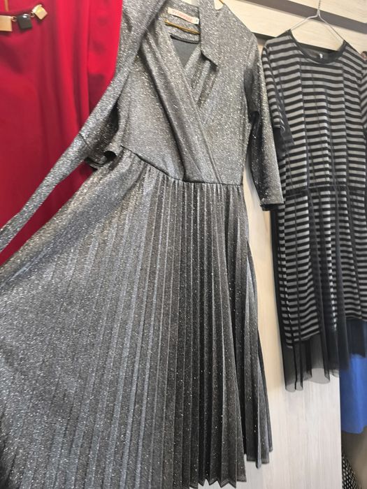 Платья нарядные р.46-48-50 кофты водолазки юбки