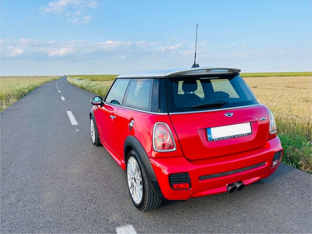 Mini John Cooper Works 1.6 Turbo 211 CP bine întreținută