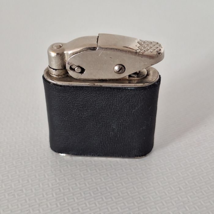 Bricheta veche de colectie benzina functionala