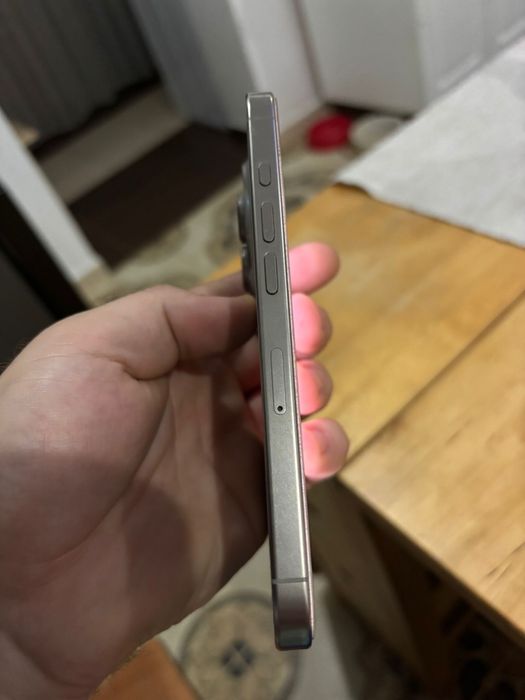 iPhone 16 Pro Natural Titanium
