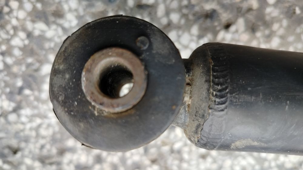 Продавам заден амортисьор за ГОЛФ 3