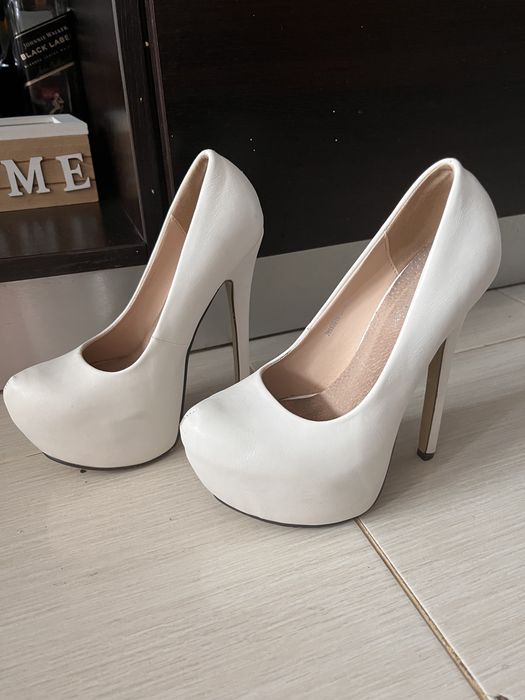 Високи обувки