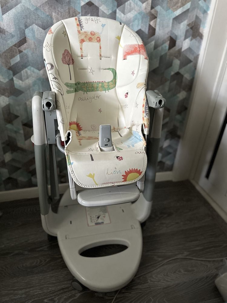 Стульчик для кормления Peg-Perego Tatamia Follow Me