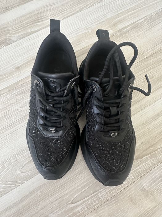 Adidasi Guess cu sclipici