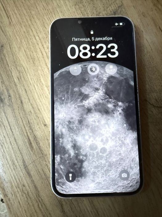 Продам Iphone 13