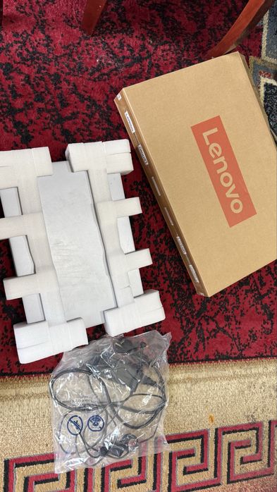 Ноутбук Lenova новый  зарядка есть в комплекте