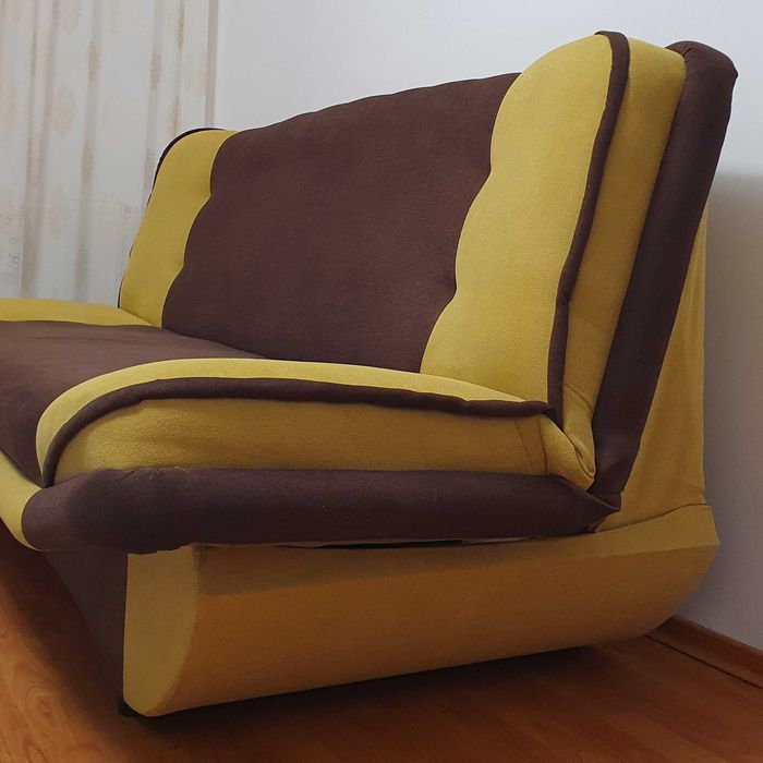 Canapea extensibilă cu două fotolii marca STAER an fabricatie 2024