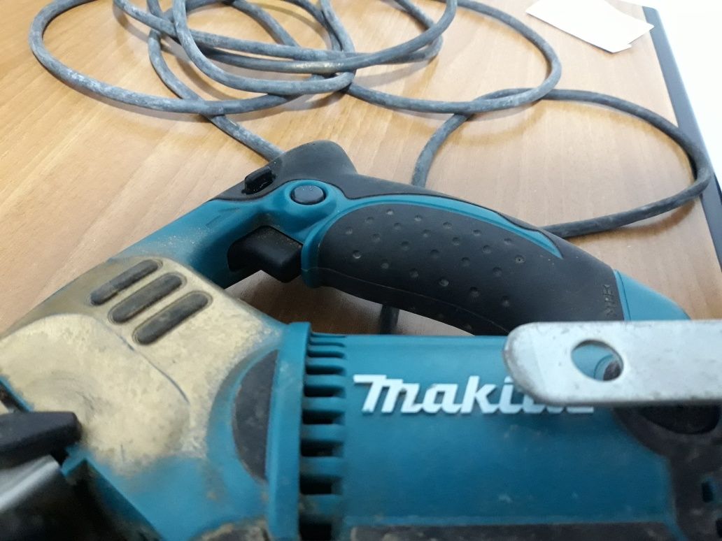 Masina electrică de insurubat marca MAKITA model 6843,profesională