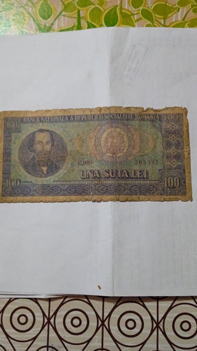 Bancnote vechi de vânzare.