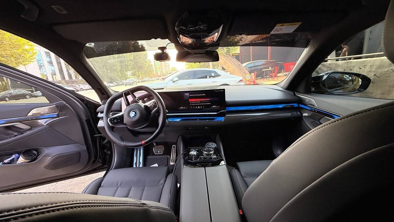 BMW I5 чёрная немец