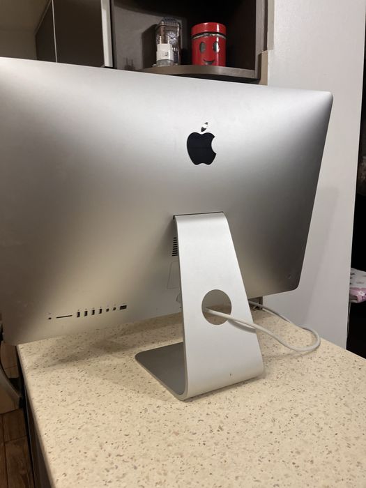Vând imac in stare foarte buna