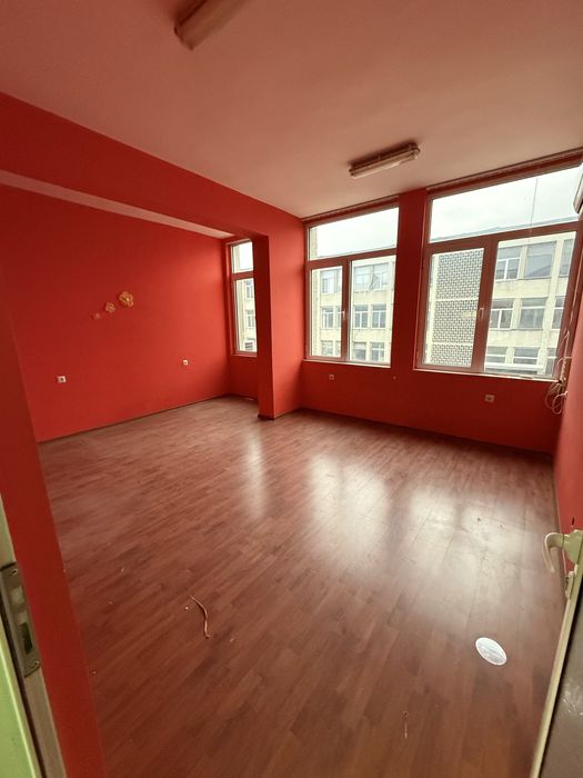 - Двустаен апартамент - Офис - център