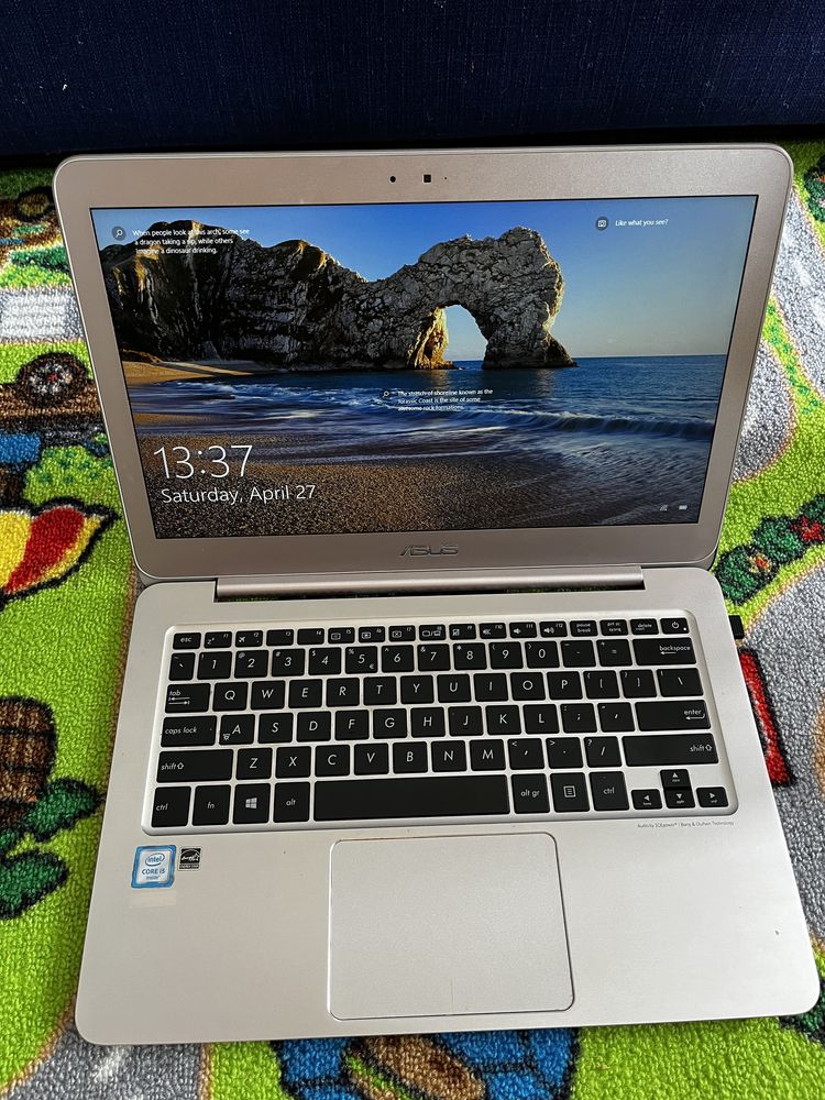 Vand Laptop UltraBook UX305U i5 6200u, 4gb ram, 250 ssd