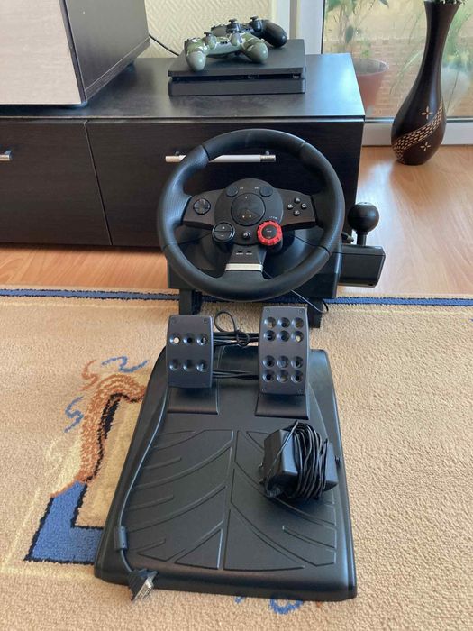 PlayStation 4 Slim с два джойстика и волан Logitech Driving Force GT