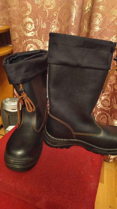 Продаются сапоги кожаные специальные размер 42, 43,44