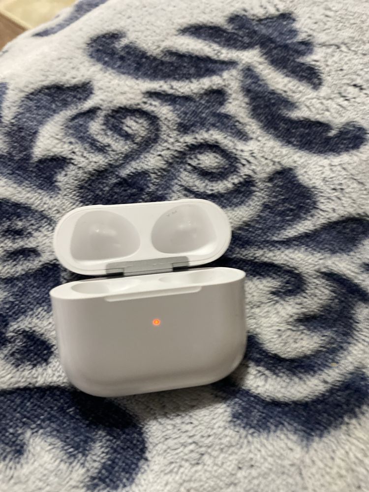 AirPods 3серии кейс без наушников, чехол и зарядный провод в подарок