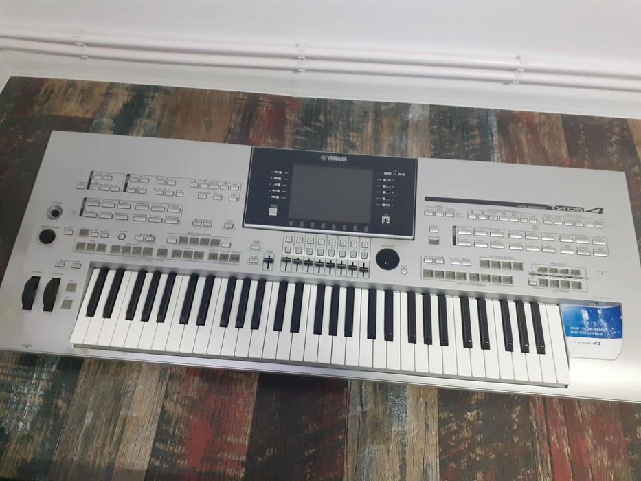 Yamaha tyros 4 și korg pa3x le