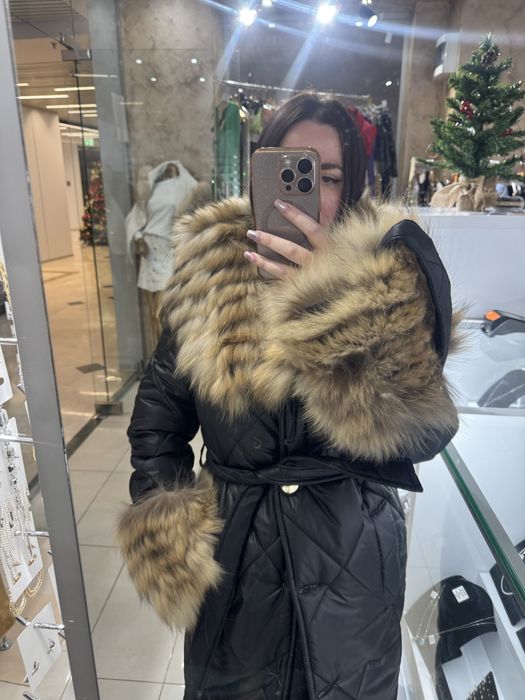 Geaca din fas cu blana de raton 1400 lei