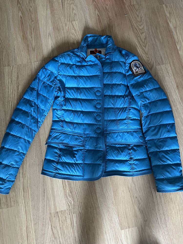 Vând geaca unisex Parajumpers