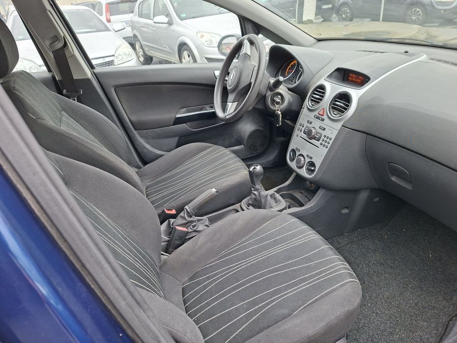 Opel corsa d. 1.2 benzina. 2009. 162400km .