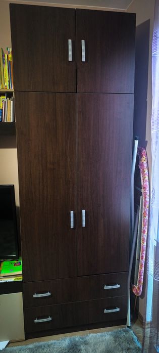 Двукрилен гардероб с надстройка