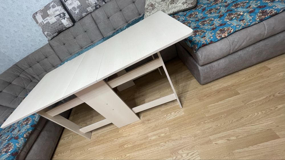 Стол книжка для дома, ширина длина 1,70 ширина 75 в хорошем состочний