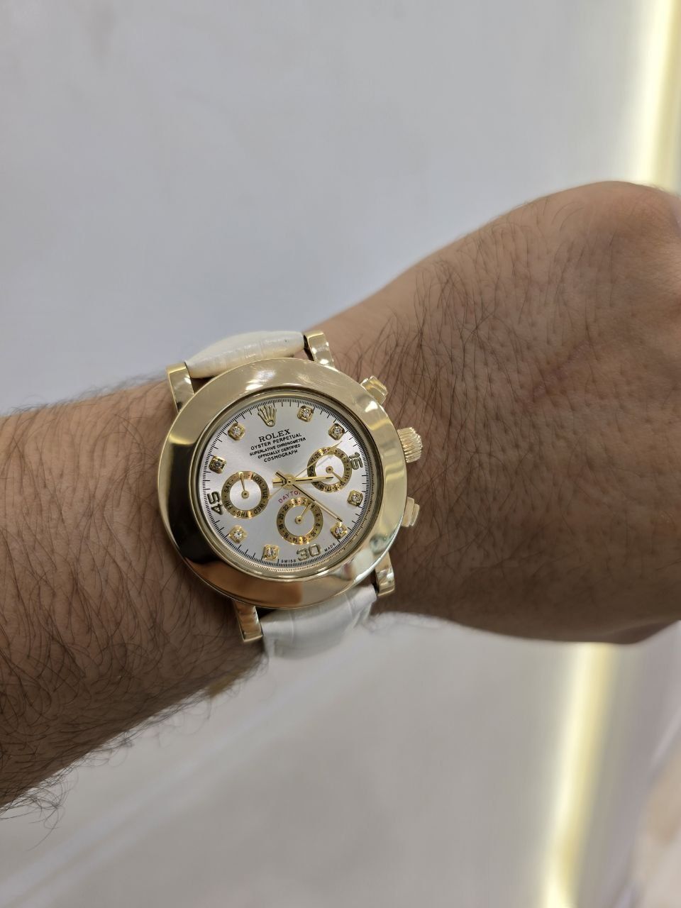 Золотые часы Rolex Daytona в женчужном циферблате