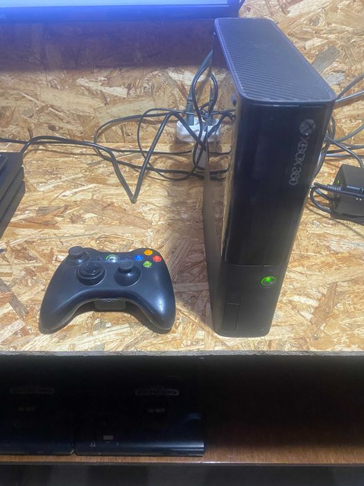xbox 360e/250gb/aurora/badavatar